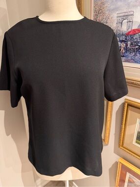 Women's Black Short-Sleeve Crewneck Top, size M